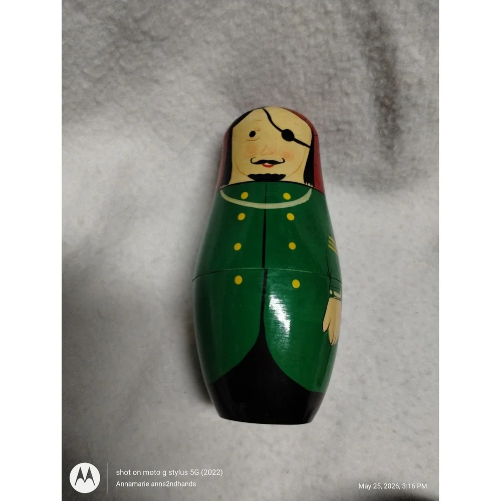 Vintage Pirate Nesting Dolls Matryoshka Wood Hand Painted 5 Piece Set Green Red